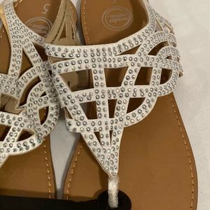 Thong sandals size 5 nwt